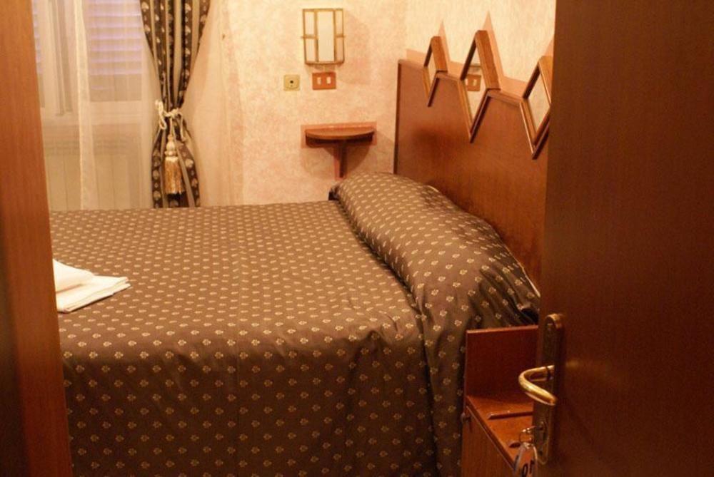 Hotel Farini Rome Extérieur photo